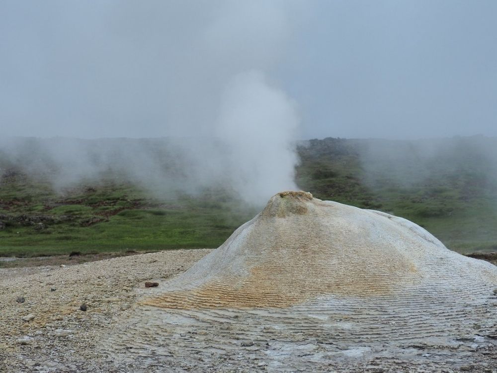 Dampfende Schwefelquelle