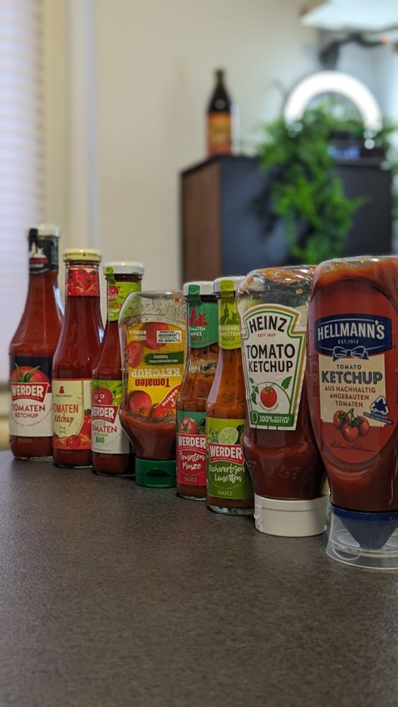 Verschiedene Ketchup Flaschen
