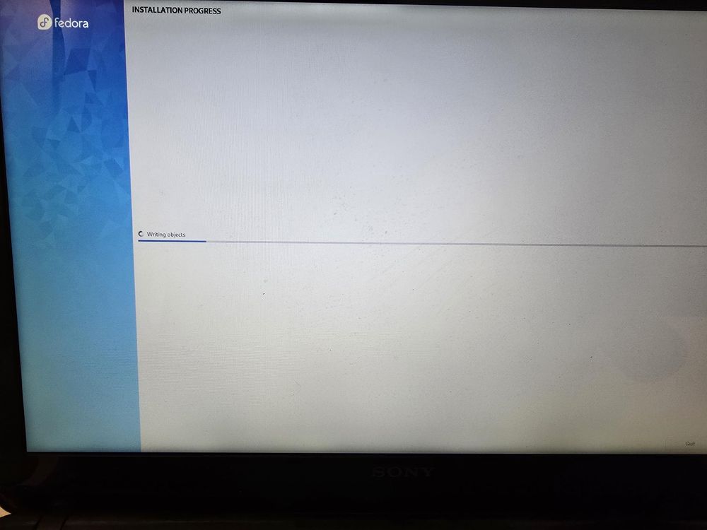 Fedora Kinoite installation screen, showing progress bar