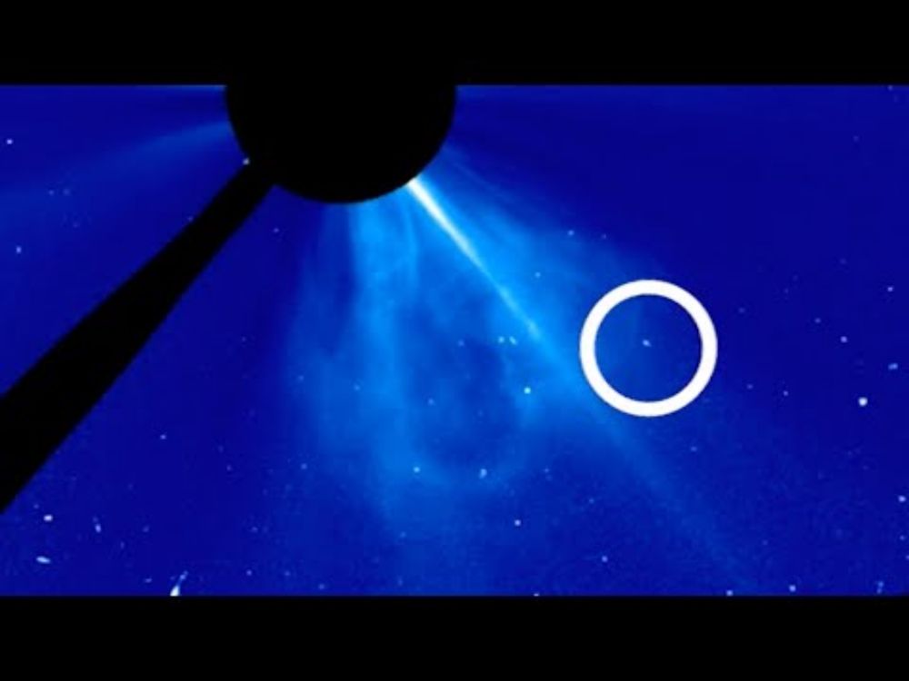 Comet dives into sun as SOHO spacecraft watches