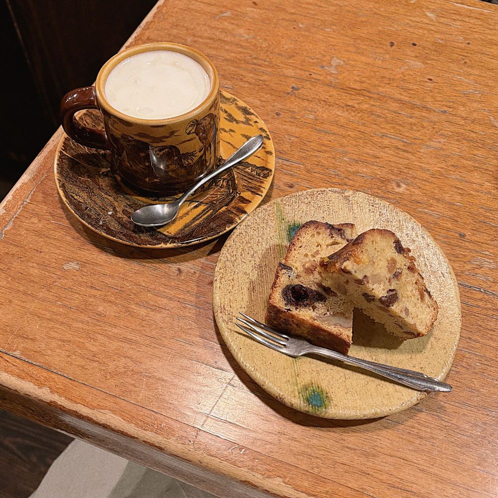 珈琲亭 七つ森 のウィンナーコーヒーと季節のパウンドケーキ(ドライフルーツとナッツ)