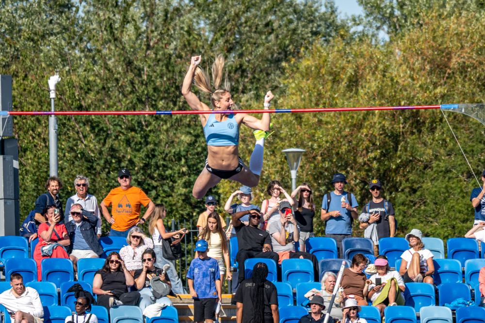 Molly clears 4.85m to take the title