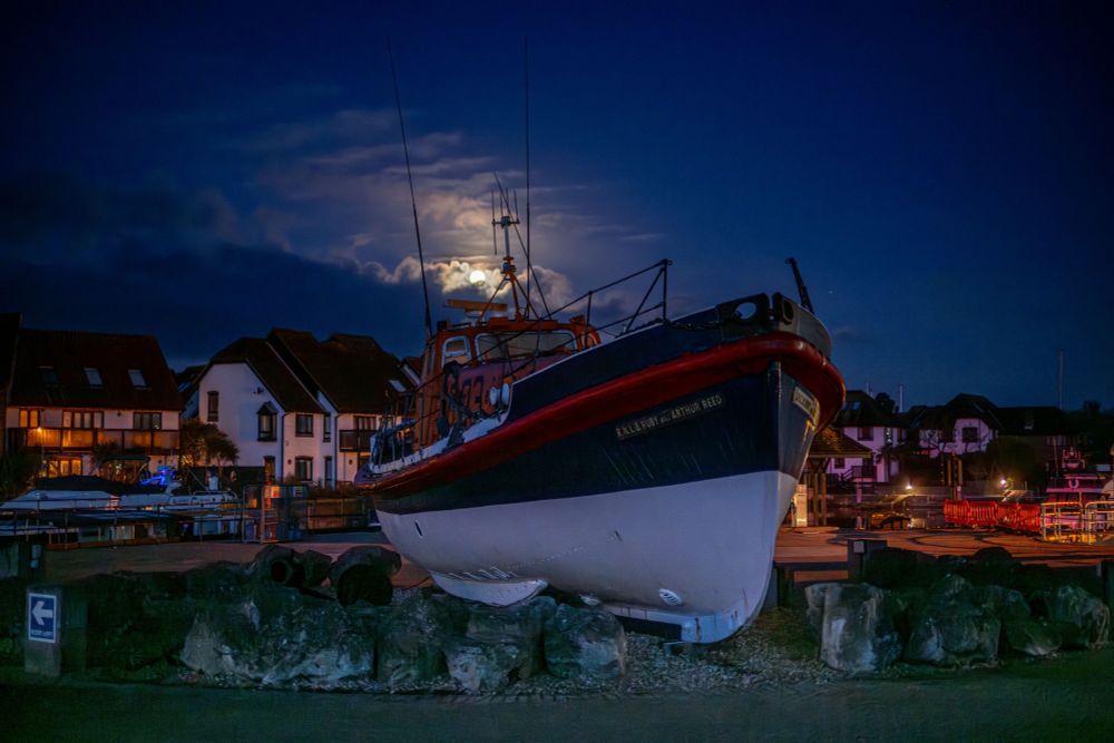 1 day past full Moon at Hythe Marina