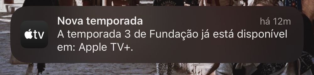 Uma notificação da Apple TV+: A temporada 3 de Fundação já está disponível. 