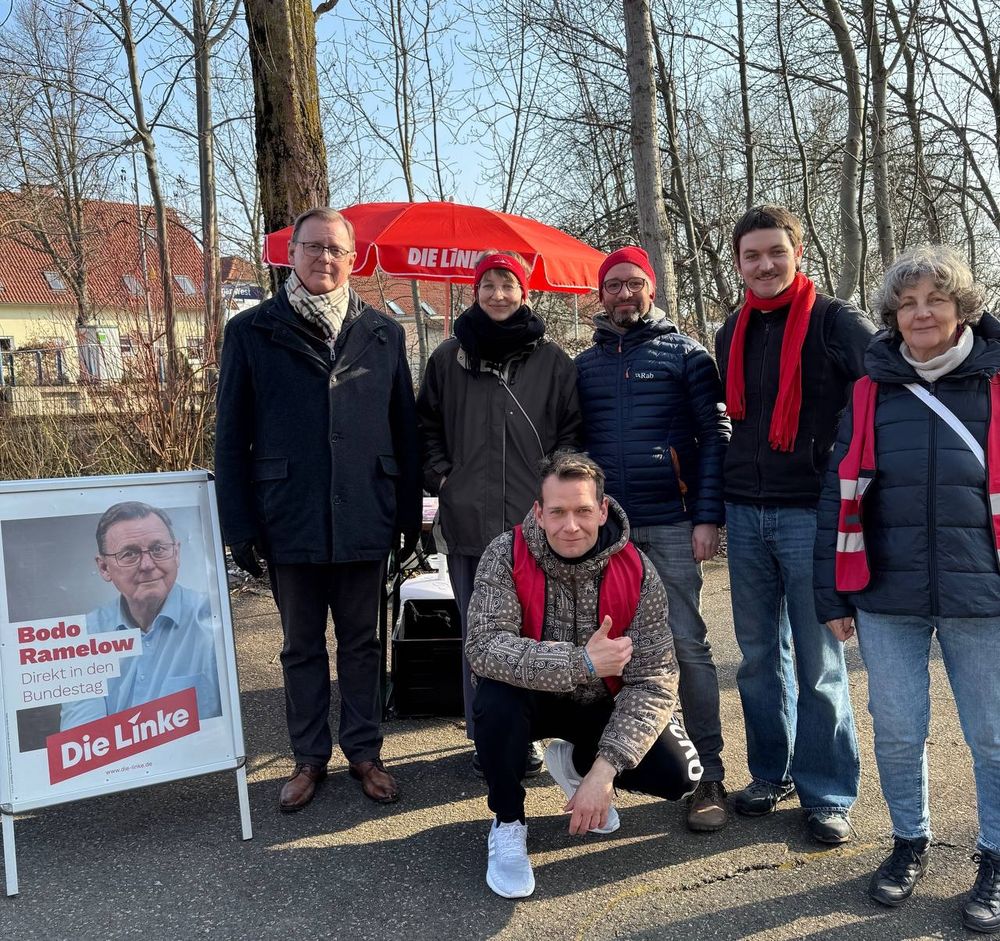 Die Wahlkämpfer im Einsatz am Bahnübergang Weimar West.
Viele Tüten verteilt, Selfies gemacht und Gespräche geführt. 