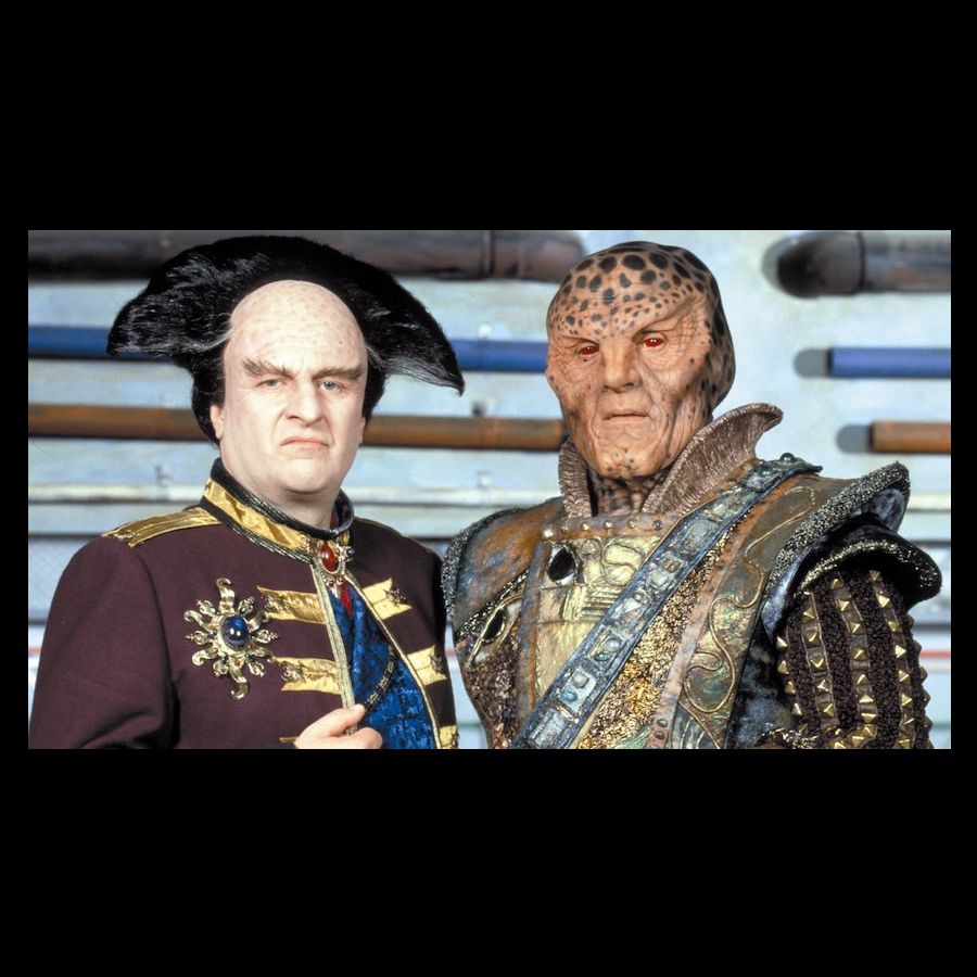 Londo Mollari (Peter Jurasik) and G'Kar (Andreas Katsulas) of the TV show Babylon 5.