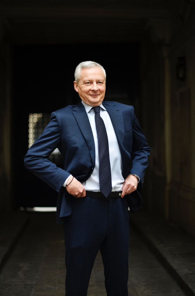 Le plus mauvais ministre de l’économie français de tout les temps. Le Macroniste Bruno Lemaire. A trouvé refuge en suisse.