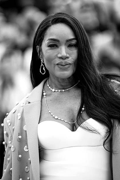 Angela Bassett…..being hot?