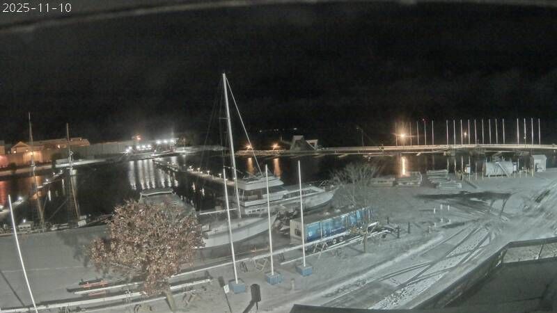 Looking ESE from the roof of Portsmouth Olympic Harbour looking out over the marina and Lake Ontario. // Image captured at: 2025-11-11 00:30:02 UTC (about 1 min. prior to this post) // Current Temp in Kingston: 26.80 F | -2.89 C // Precip: light snow // Wind: W at 9.216 mph | 14.83 kph // Humidity: 86%