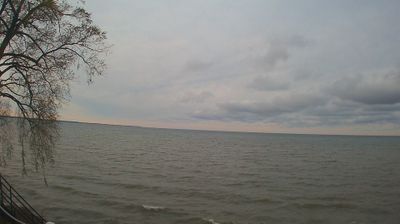 View looking NW from the shore of Lake Ontario in Webster NY. // Image captured at: 2025-12-01 19:51:46 UTC (about 9 min. prior to this post) // Current Temp in Webster: 27.49 F | -2.51 C // Precip: overcast clouds // Wind: W at 1.990 mph | 3.20 kph // Humidity: 69%