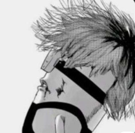 foto em preto e branco da visão lateral de um minion (de Meu Malvado Favorito) com cabelo do kaneki de tokyo ghoul olhando para cima dramaticamente e com manchas de sangue em seu rosto e lábios, remetendo a uma cena trágica ou talvez melancólica