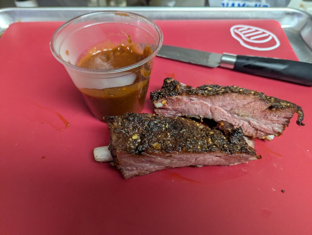 Ribs and bbq sauce 