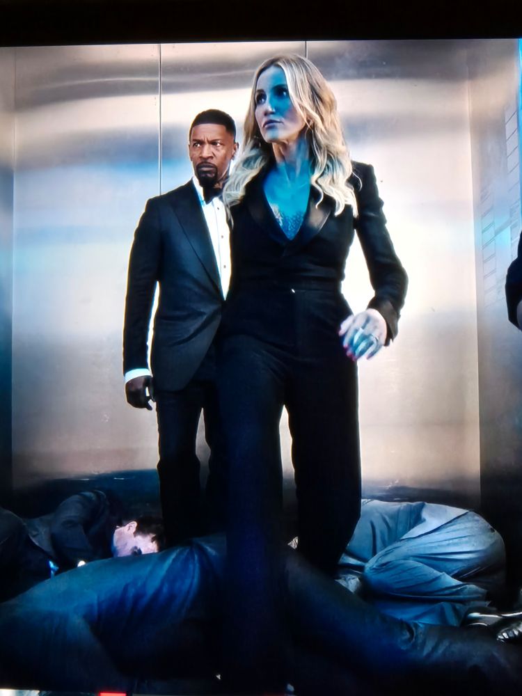 The promo pic for 'Back in Action' on Swedish Netflix. Cameron Diaz and Jamie Foxx emerging from an elevator. Her right arm is inexplicably missing. 