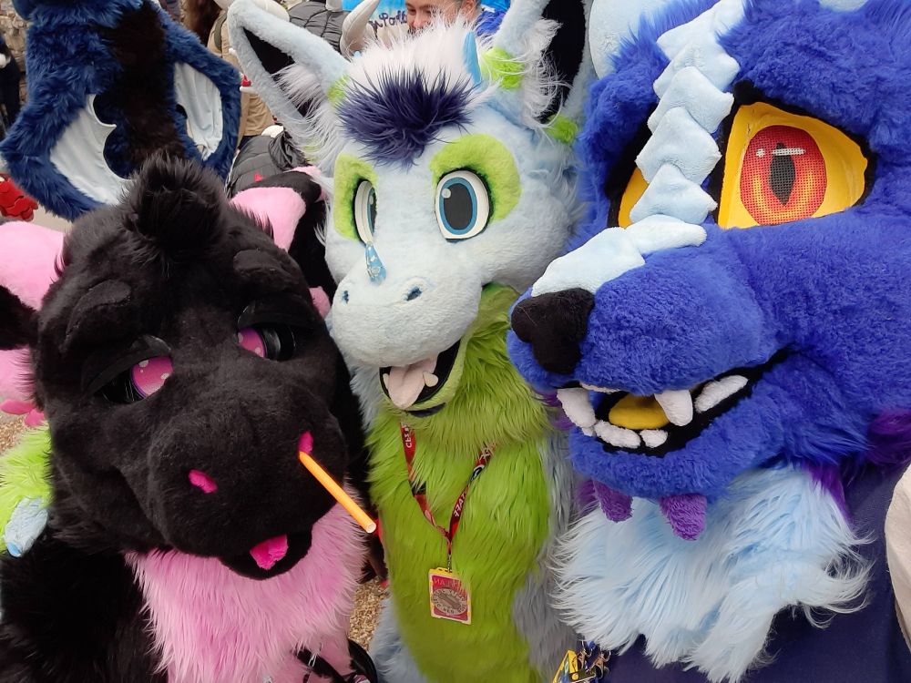 Fursuit selfies at the Dragon meet at ConFuzzled 2025
