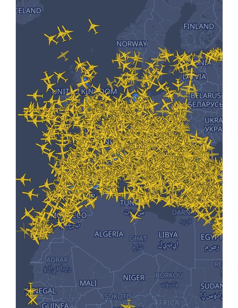 Trafic aérien au-dessus de l'Europe
Via https://radaravion.com/