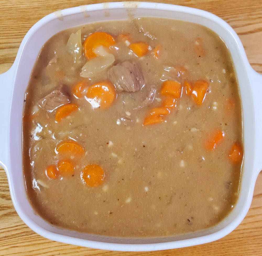 Braised beef stewed with carrots and onions. 