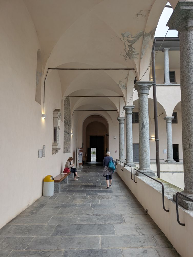 The cloister of the abbey of Sant'Abbondio where the conference was held. 