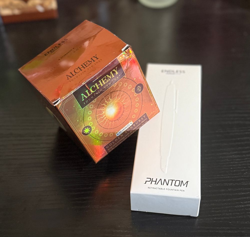 Packaging for a bottle of ink and a fountain pen