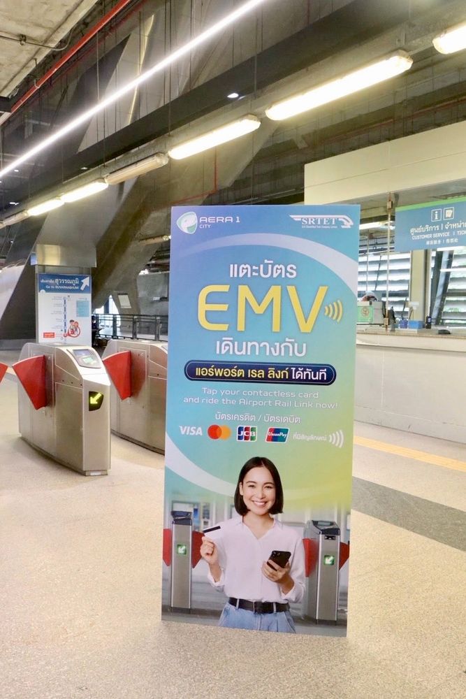 Promo sign "Tap your contactless card and ride the Airport Rail Link now! Accepts credit and debit cards with Visa, Mastercard, JCB and Union Pay with contactless symbol.
