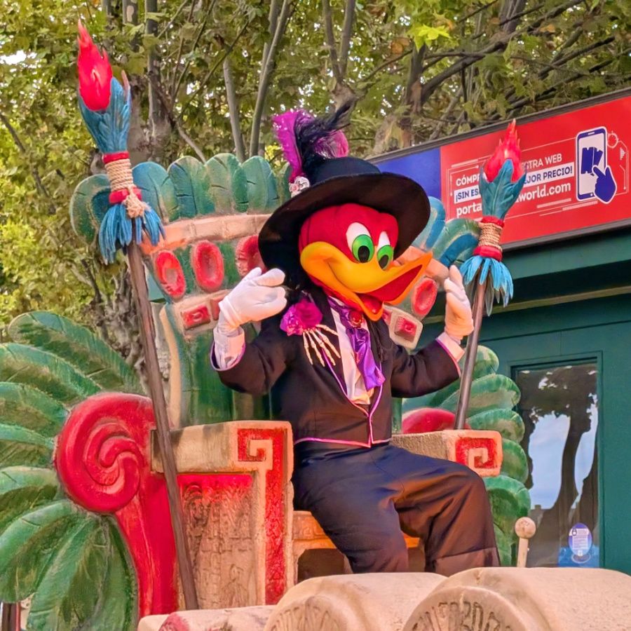 Traje de Halloween mexicano de Woody Woodpecker en Halloween Birthday Parade de PortAventura World