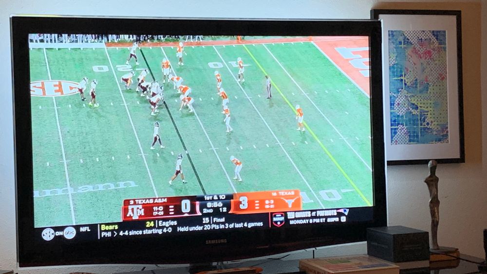 A big TV showing ABC’s 🏈 broadcast: Texas A&M 0 - Texas 3.