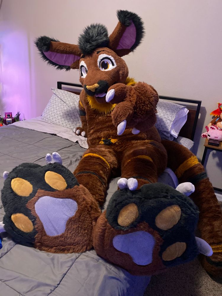 Kangaroo Fursuiter showing their paws