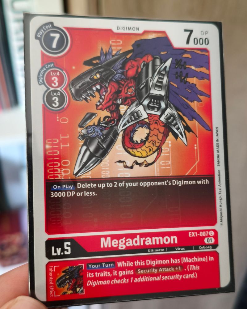 Foto de la carta coleccionable del TCG de Digimon donde se muestra a Megadramon