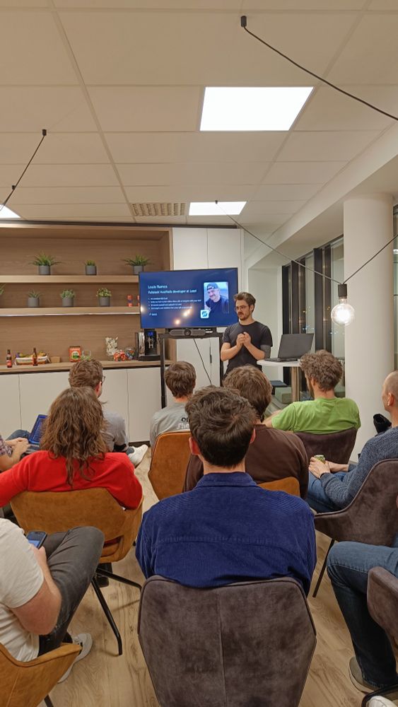 Louis Ramos giving his talk at BEL Vue