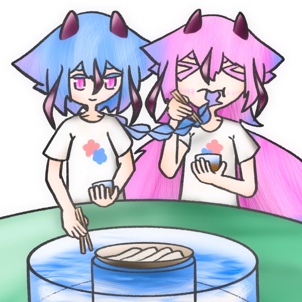 回転式の流しそうめんを前に、流しそうめんに箸を伸ばすミコトさんと、ミコトさんのお下げを口に運ぶヒメさん。