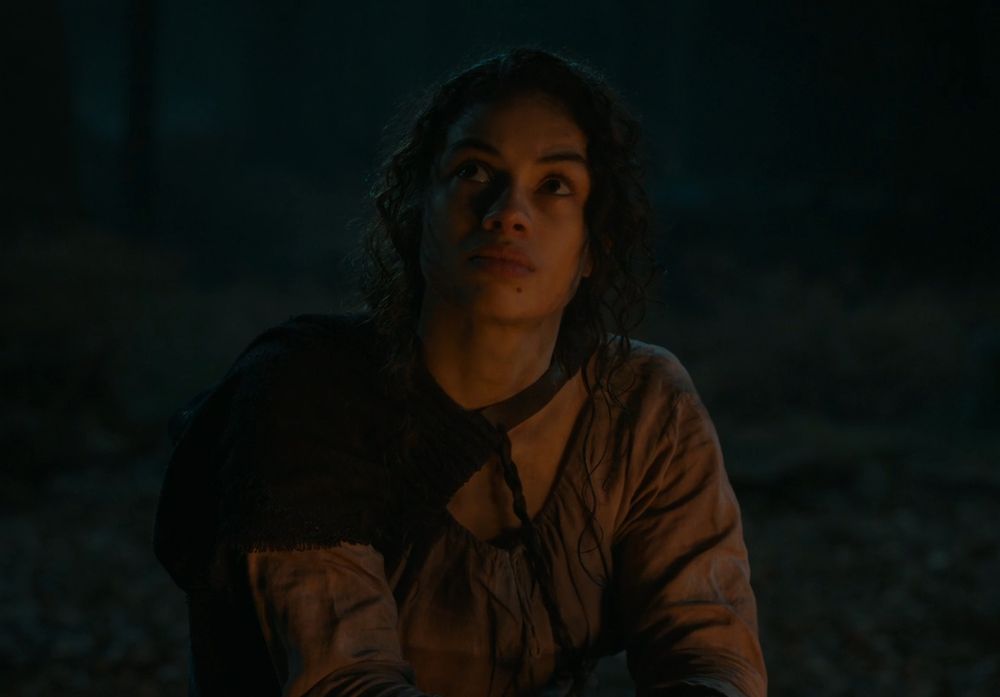 Foto da atriz Nia Towle que faz a personagem Estrid na série Anéis de Poder no Prime.