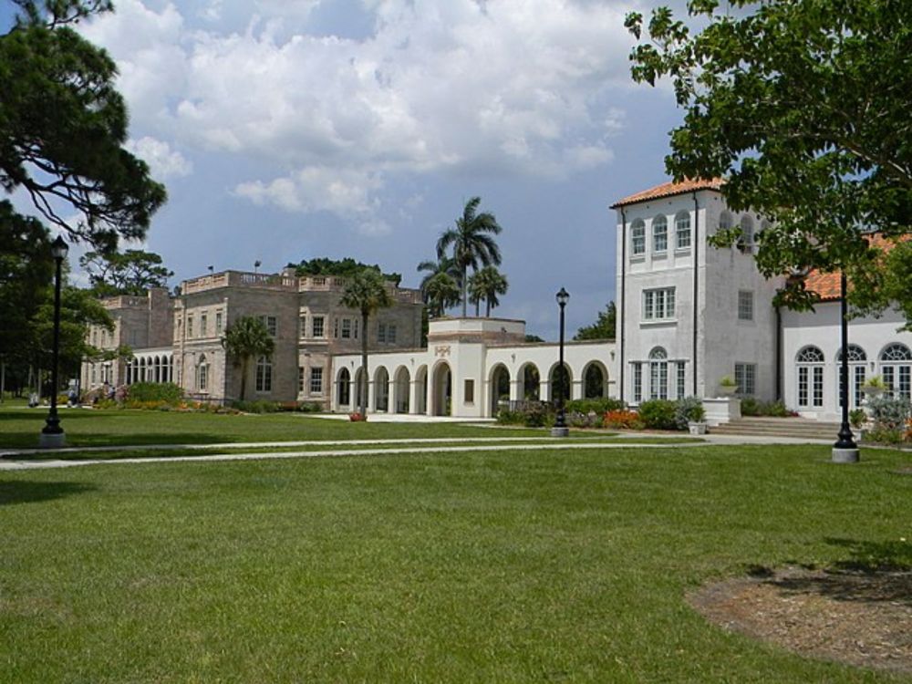 Florida’s New College Trashes Library of Books at Gender and Diversity Center