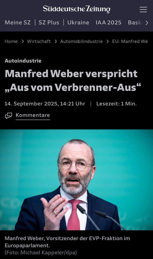 Screenshot eines Artikels der Süddeutschen Zeitung mit der Überschrift: „Manfred Weber verspricht ‚Aus vom Verbrenner-Aus‘“. Veröffentlicht am 14. September 2025. Abgebildet ist Manfred Weber, Vorsitzender der EVP-Fraktion im Europaparlament, im Anzug mit roter Krawatte beim Sprechen vor Mikrofon. Mit der Schlagzeile wird deutlich, dass er das von der EU beschlossene Aus für Verbrennungsmotoren rückgängig machen will.
