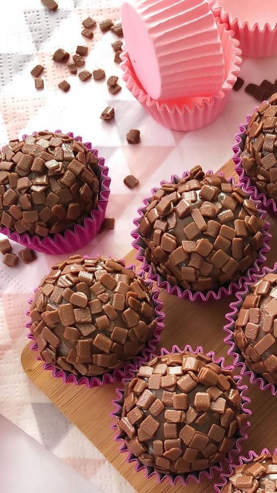 Photo of a brazillian sweet called brigadeiro.