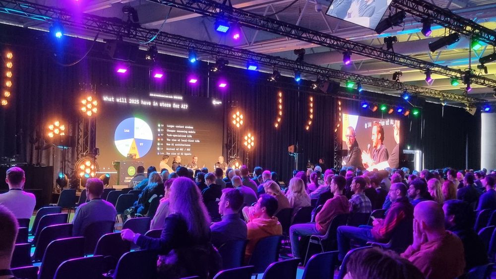 Crowd of people watching talk at the DevWorld conference