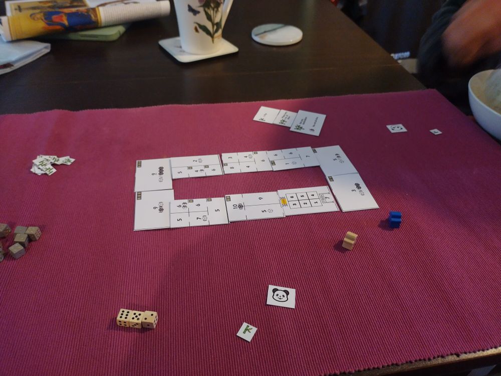 Small dice-based racing game. Clearly a prototype.