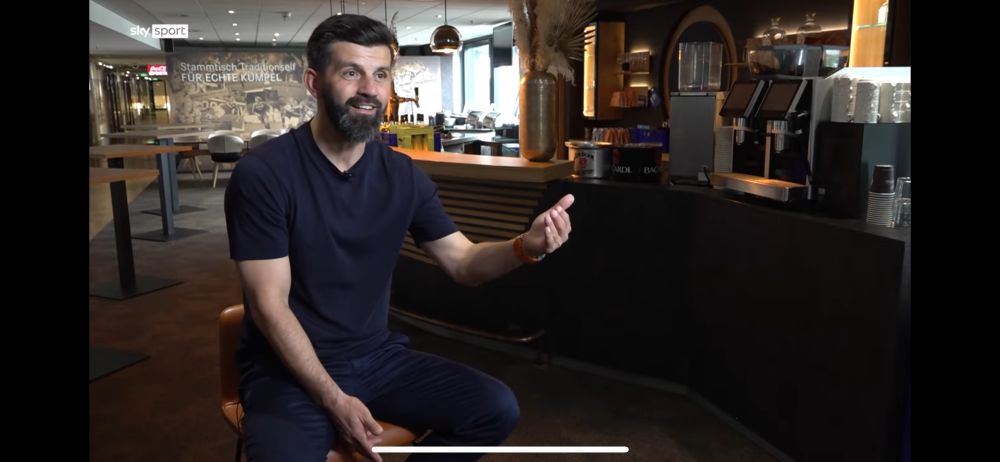 Miron Muslic singt für Schalke