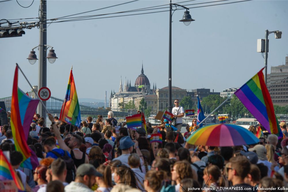 Picture of a previous pride march in Budapest.