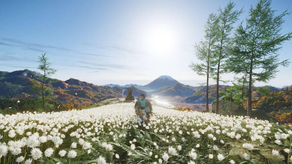 L'héroïne du jeu "Ghost Of Yotei" dans un champ de fleurs blanches.