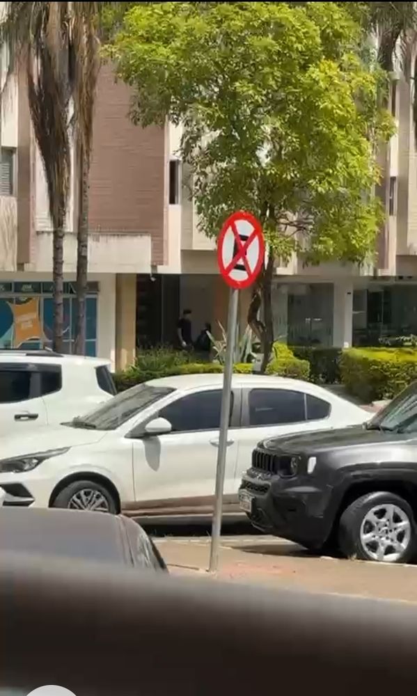 Placa de Proibido Parar e Estacionar
Instaladas pelo Detram no Setor Sudoeste, Brasília.