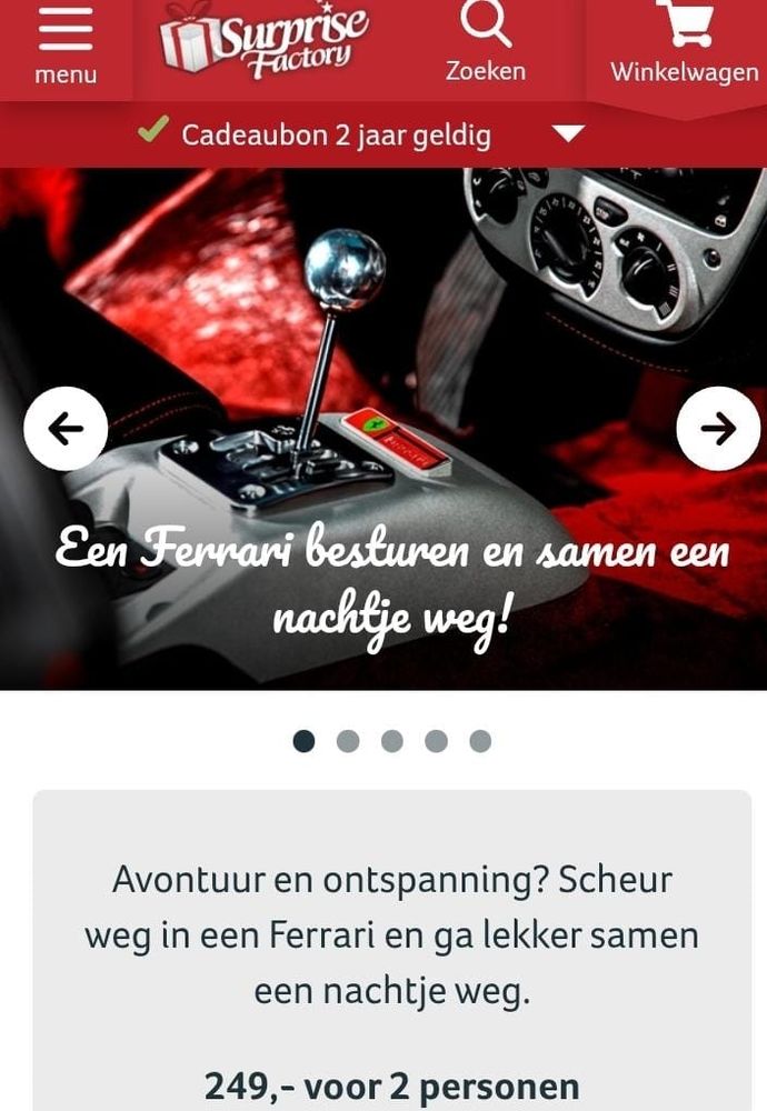 Foto de sugestão de presente divertido na Bélgica: Guiar uma Ferrari por 20 minutos com um instrutor do lado.