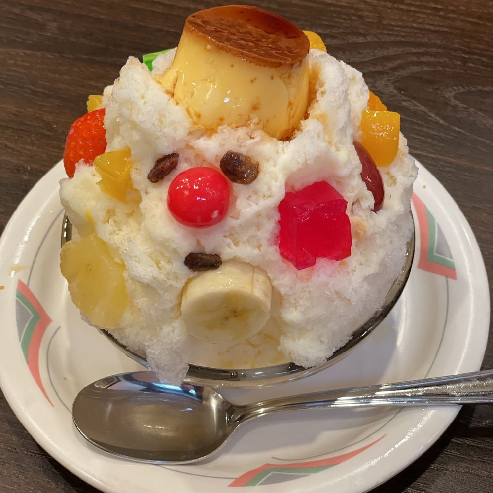 “Shirokuma” ice dessert with pudding 