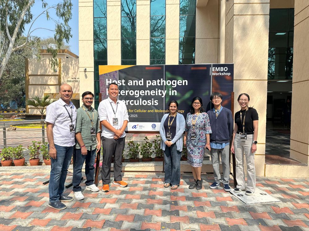 Singhal and Oehlers lab personnel outside the CSIR auditorium in Hyderabad. The sign for the zebrafish facility is hiding in the back behind Amit.