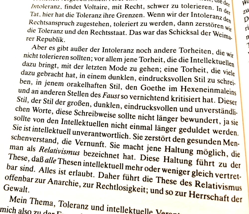 Ausschnitt von Popper zum Thema Intoleranz & Relativismus.