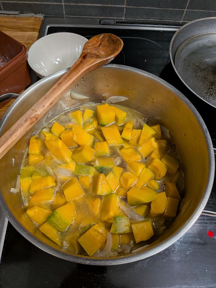 Oignons + citrouille + eau dans un pot