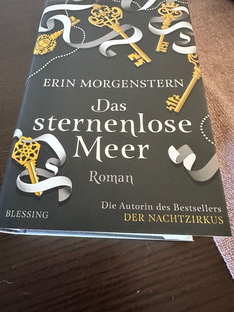 Hardcover Ausgabe von „Das sternenlose Meer“ von Erin Morgenstern im sehr guten Zustand
