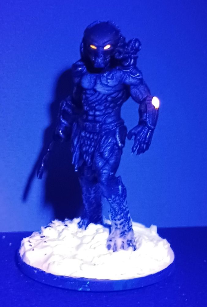 A flash of orange is often all this Yautjas' victims will see before they are taken for a trophy.