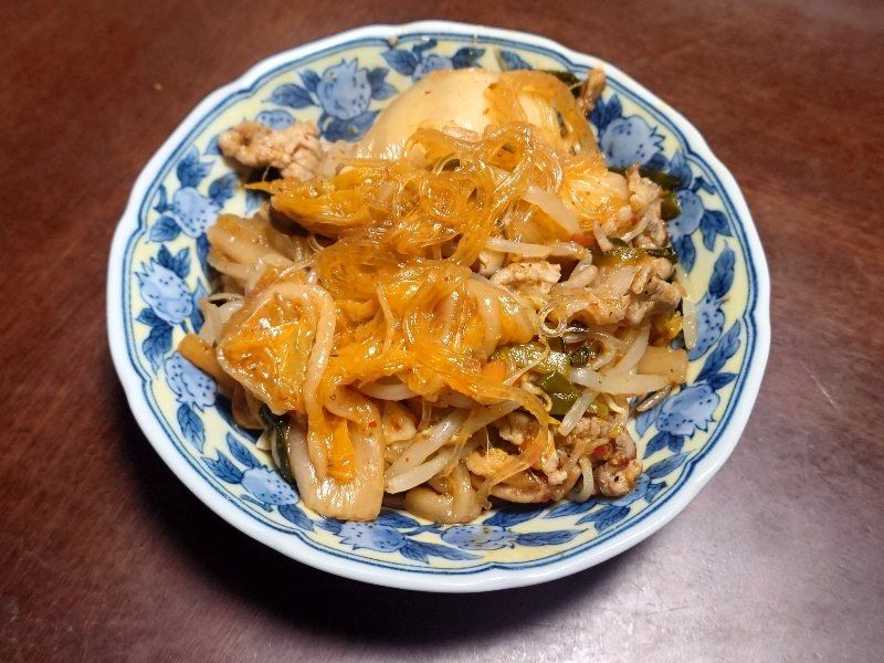 豚小間肉　自家製白菜キムチ　モヤシ　シイタケ