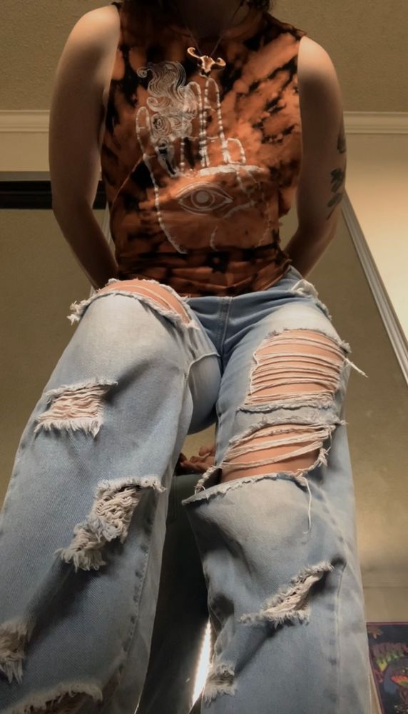 Same angle of Sprite, it’s leaning in and looking down at you, almost in a ‘I dare you’ kind of aura. 