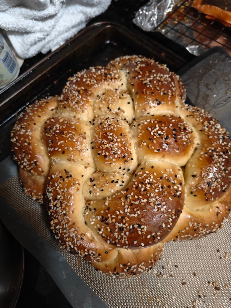 Round braided challah