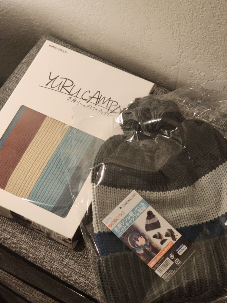 shima rin's scarf and beanie from yuru camp